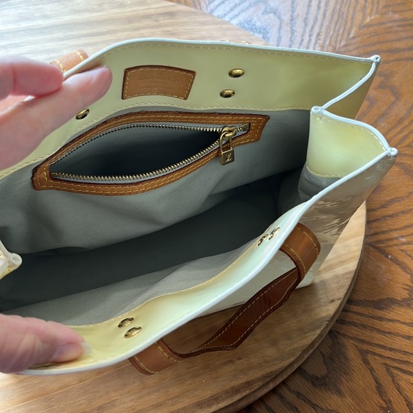 Louis Vuitton Vernis Reade
Mini Tote - Picture 6 of 12